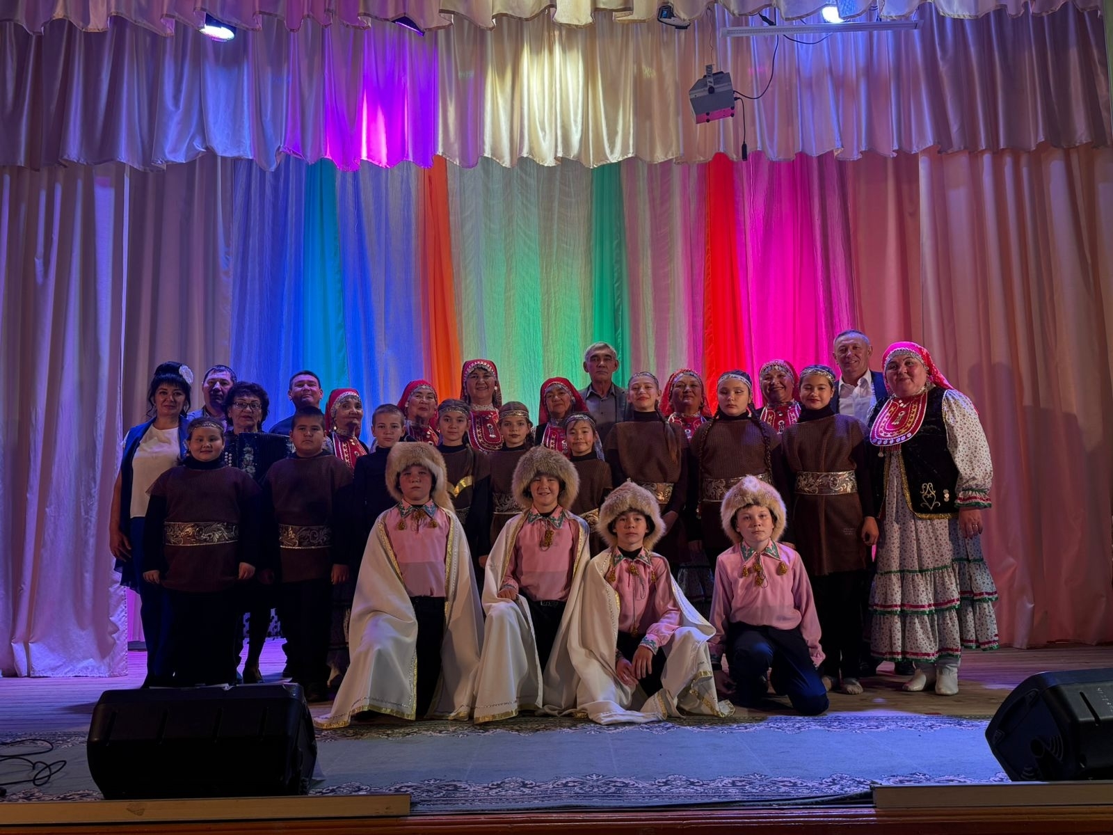 Республика көнө менән ихлас ҡотлайбыҙ!