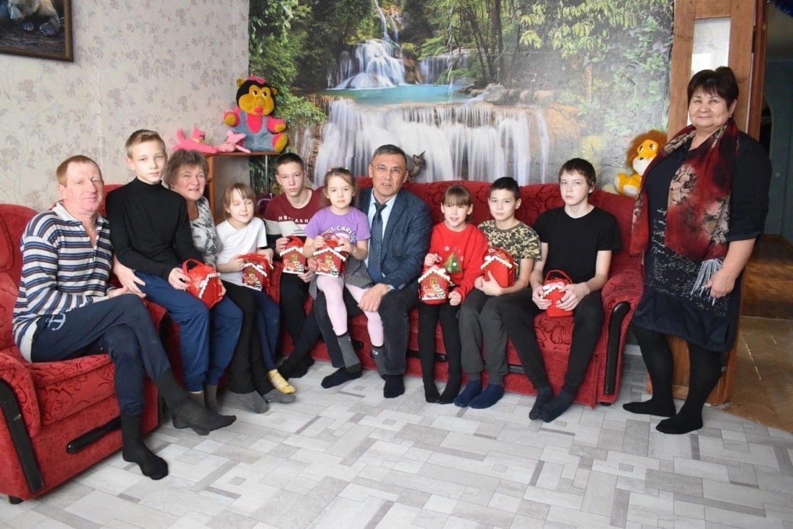 Супруги из Башкирии стали родителями для 13 приёмных детей