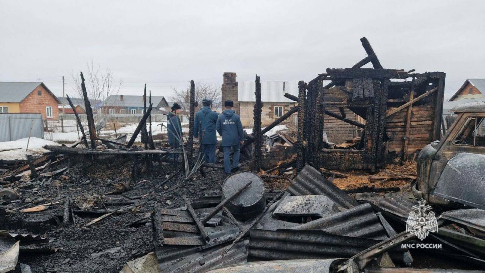 В Белорецком районе ночью сгорел частный дом: погибло 4 человека, в том числе двое маленьких детей