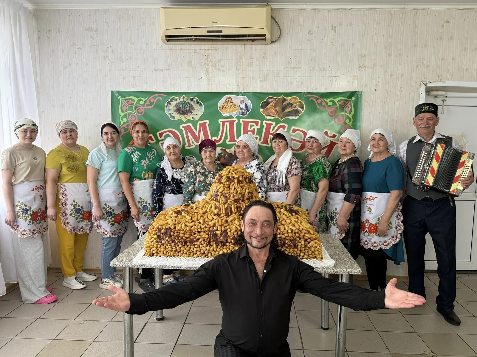 Байрам түрендә -  сәк-сәк