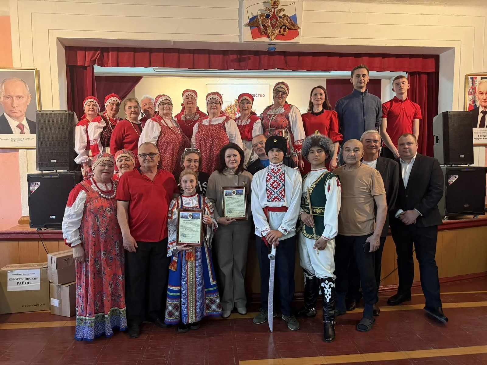 "Вольница" и "Ностальгия" выступили  в военном госпитале города Оренбурга