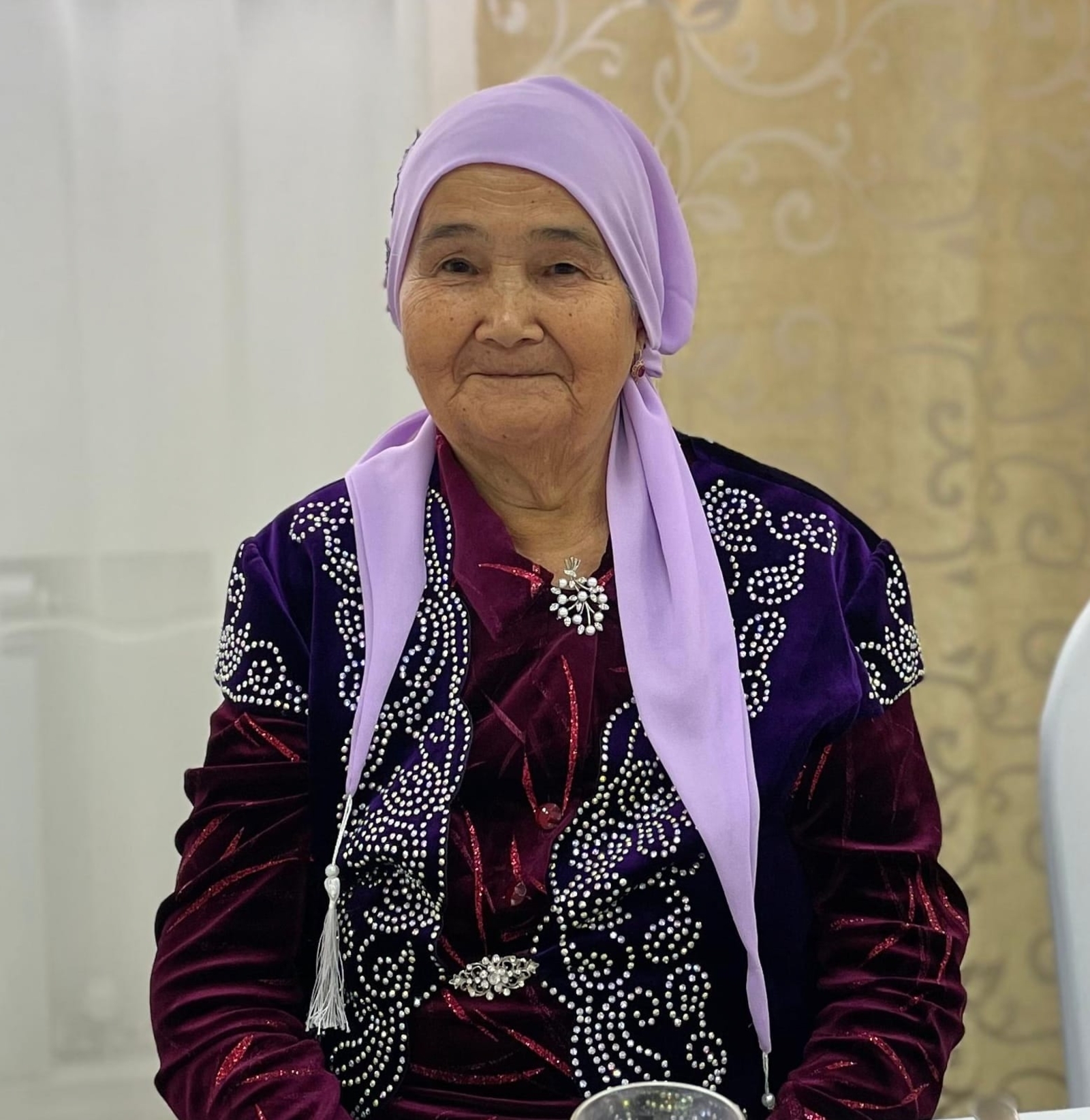 Беҙ бәхетле һинең яныңда