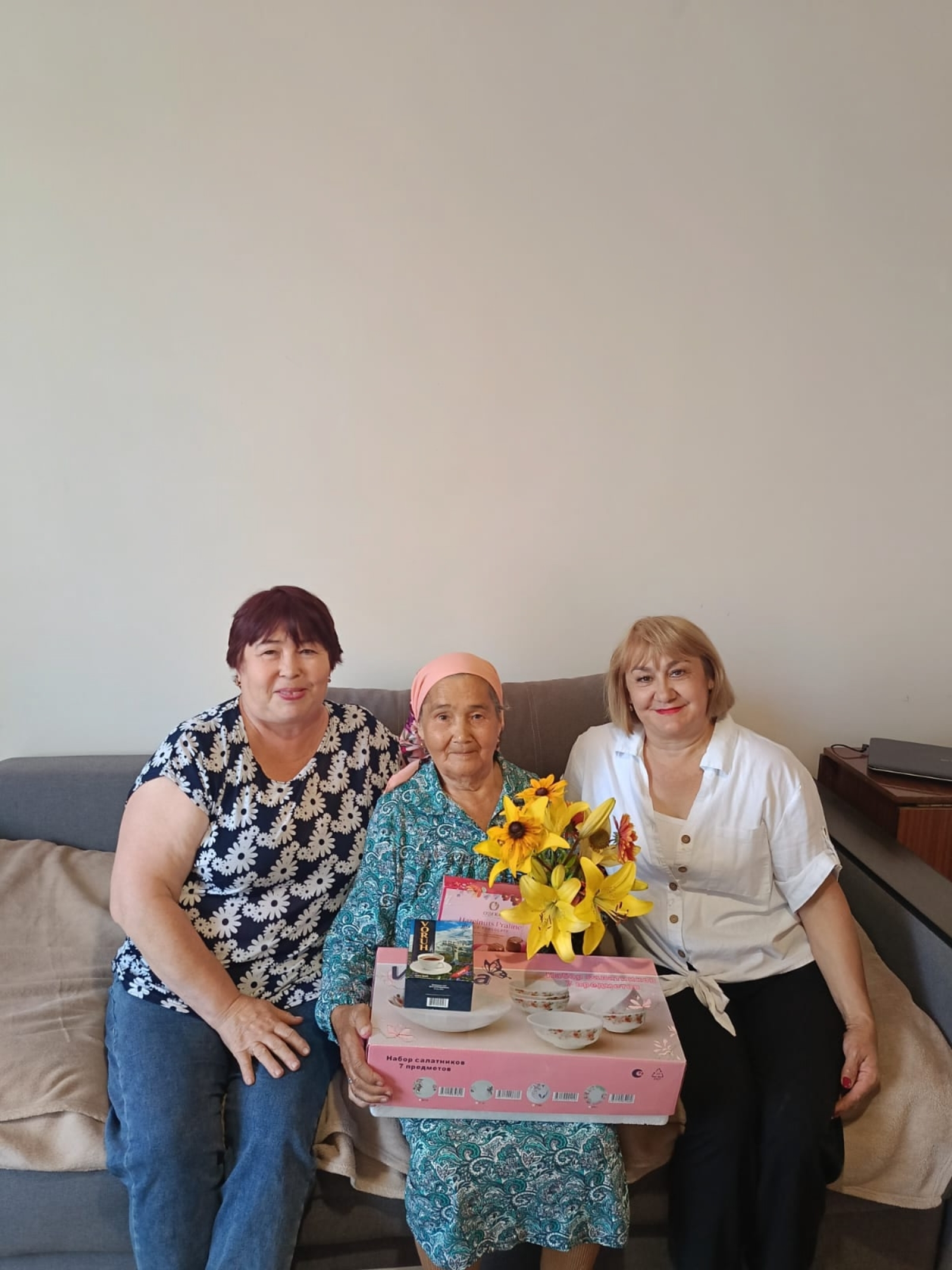 Инәйгә изге теләктәр теләнеләр