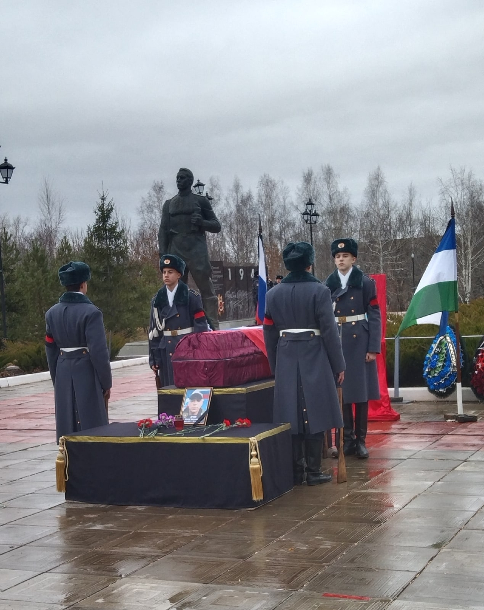 Бәхил бул, Сергей