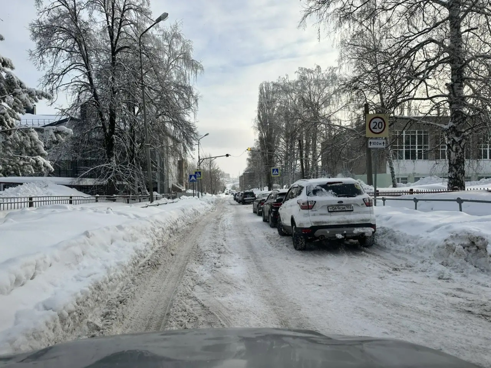 Уберите автомобили с проезжей части
