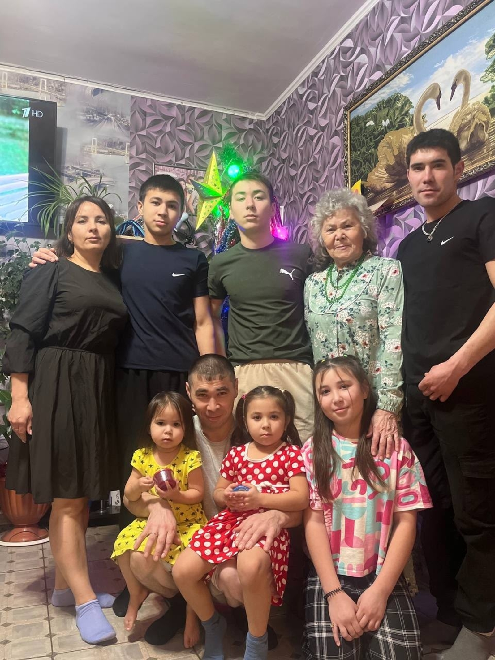 Помогать друг другу – это главный девиз в нашей семье