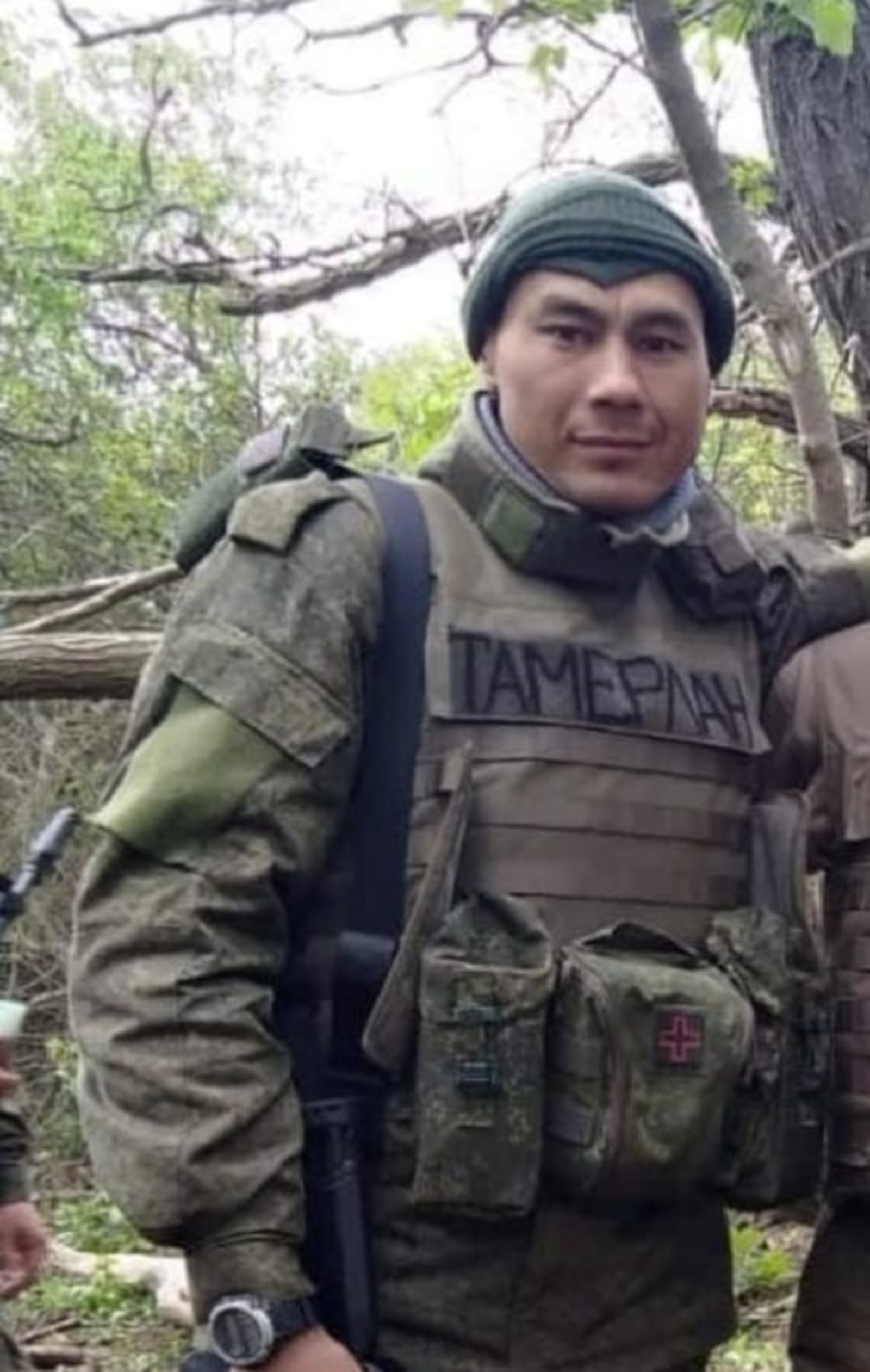 Илкәнәй ҙә улы менән хушлаша