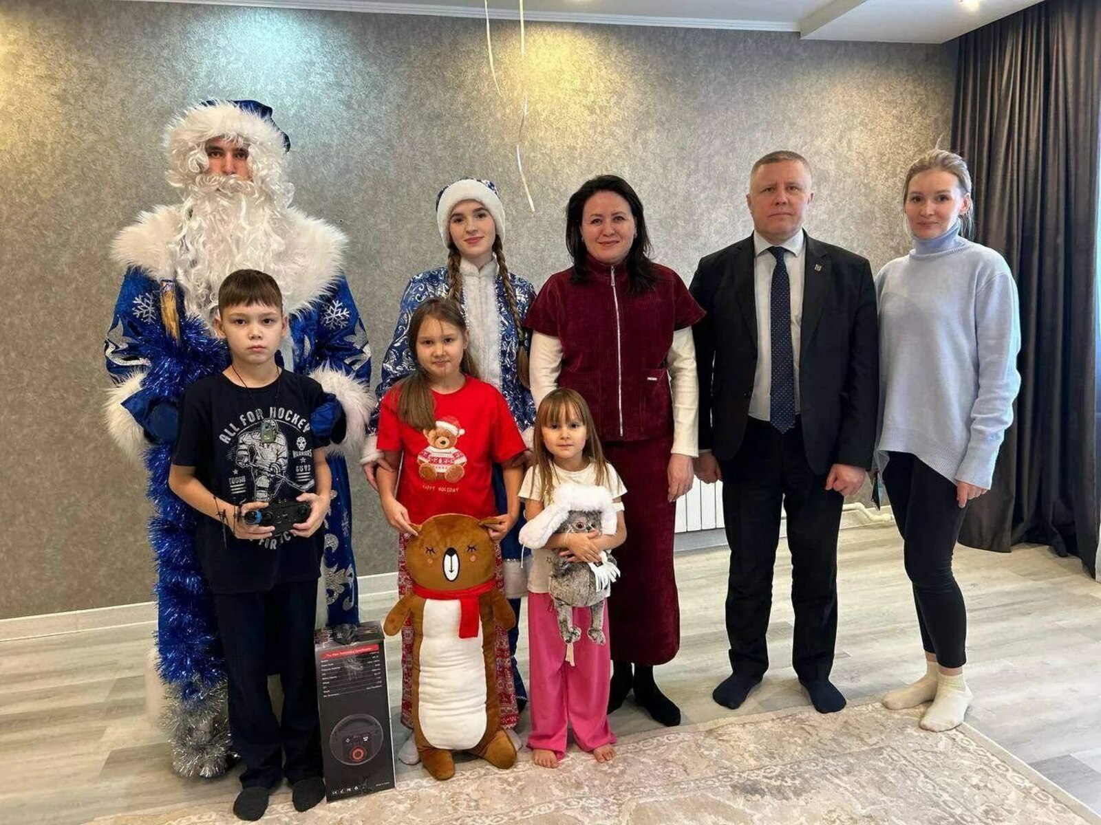 Главы поздравили с наступающим Новым годом семью нашего погибшего земляка Грача