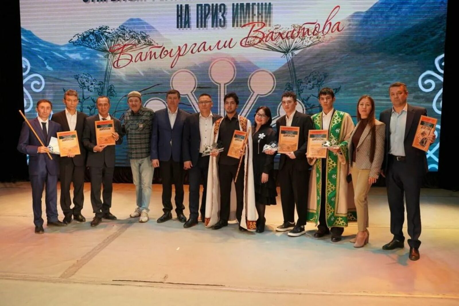 Иң йәше Ильяс, иң олоһо - Азамат