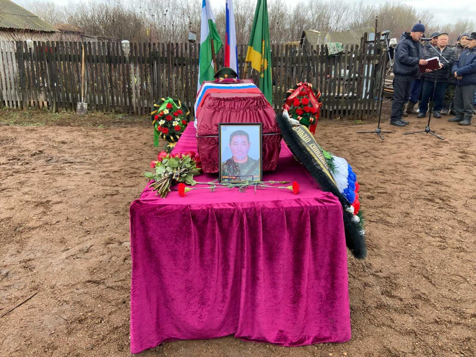 Бабаңа ҡайттың, Айнур