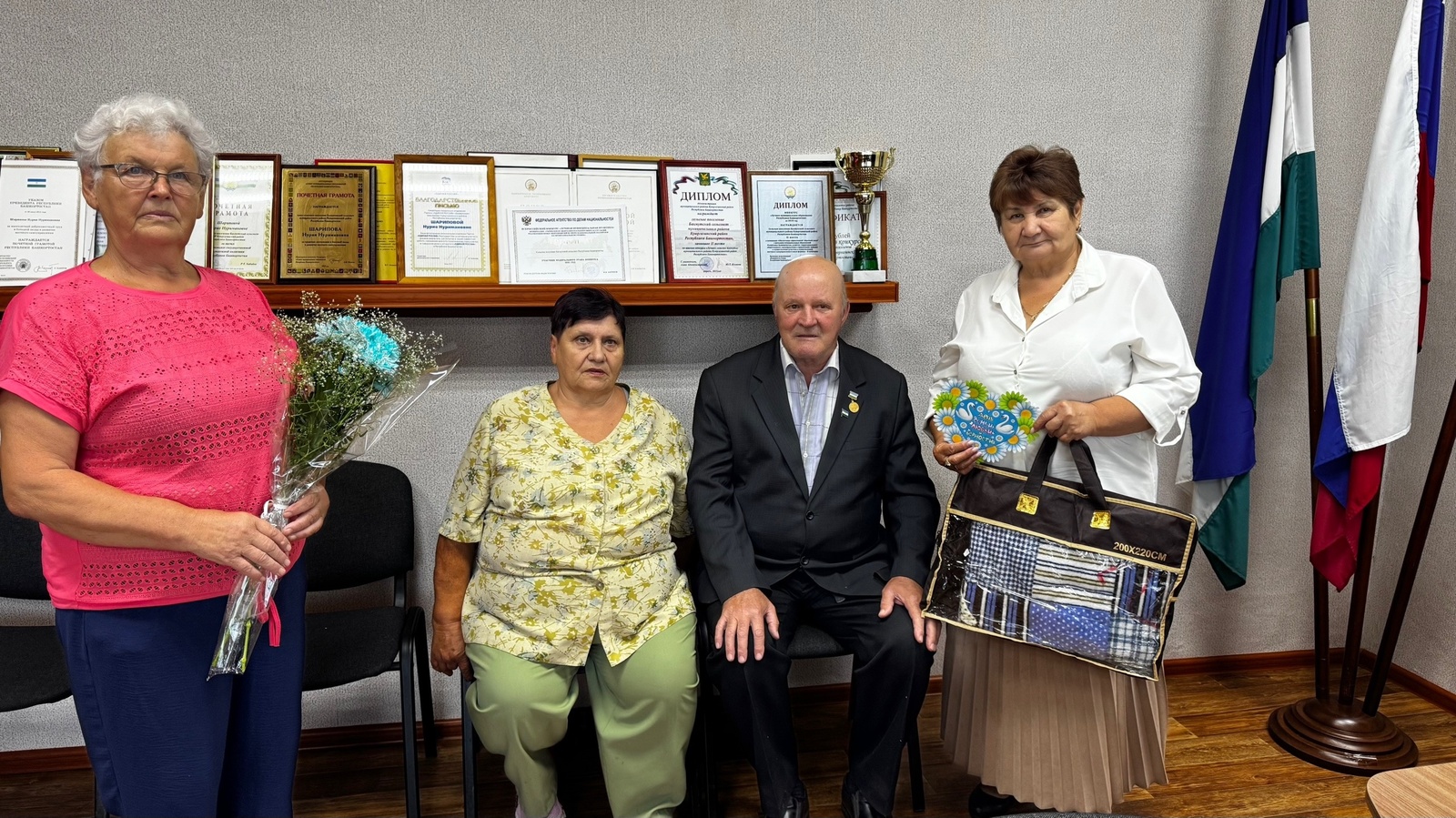 Бәхет янында ярты көн