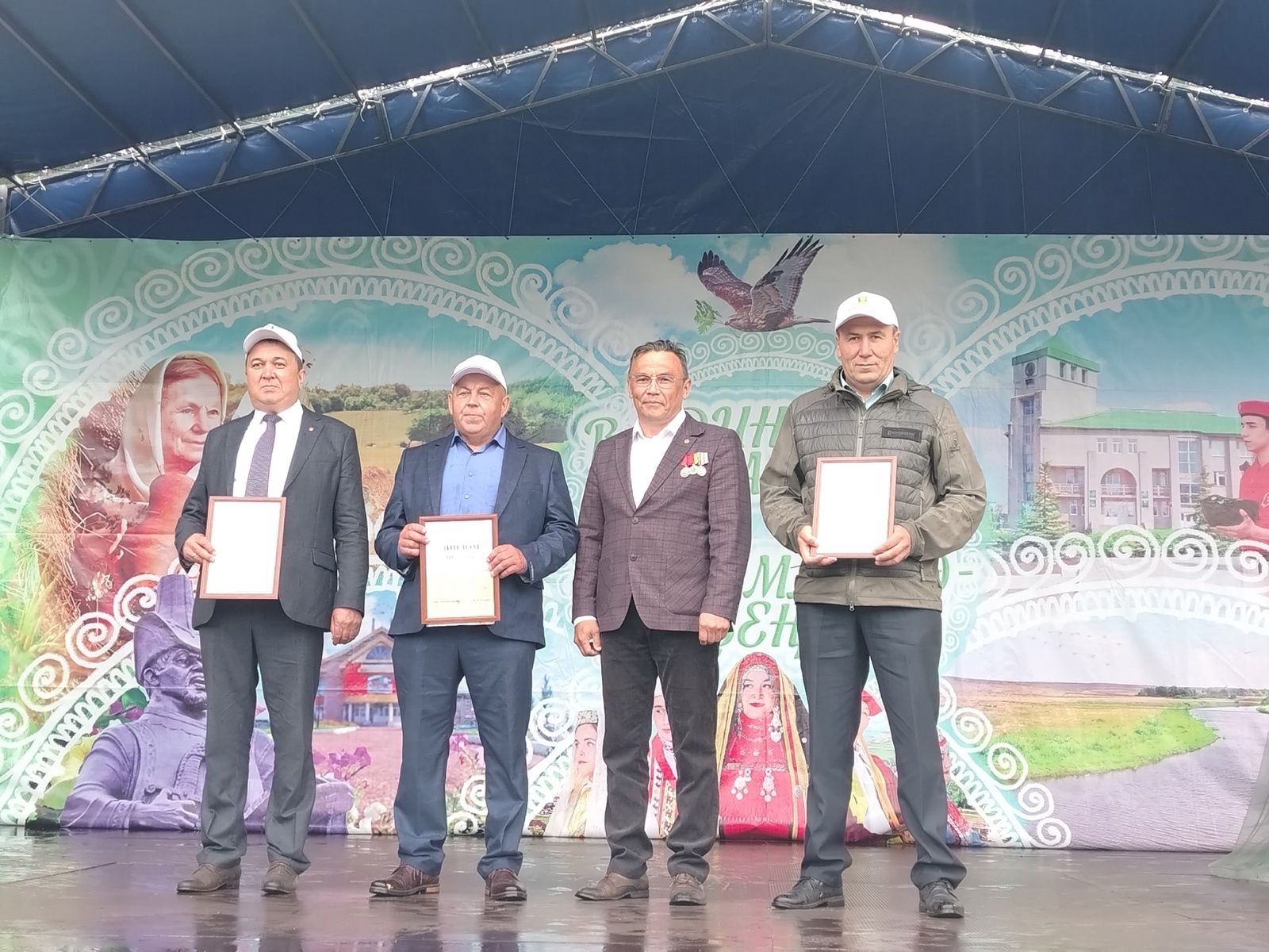 Бүләкләнеүсе яҡташтарыбыҙҙы ҡотлайбыҙ!