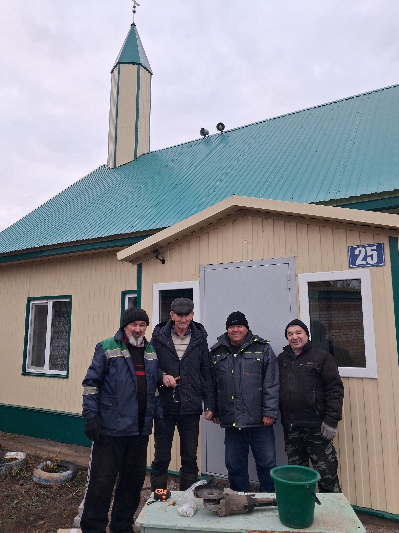 Мәсеттең ишеге яңырҙы