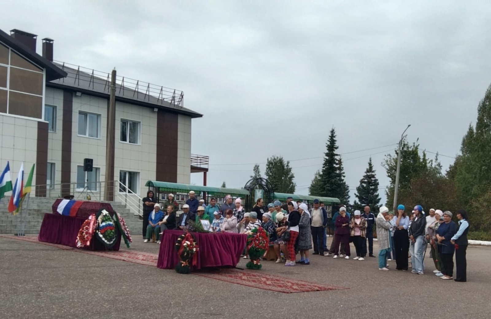 Өс бала атайһыҙ ҡалды