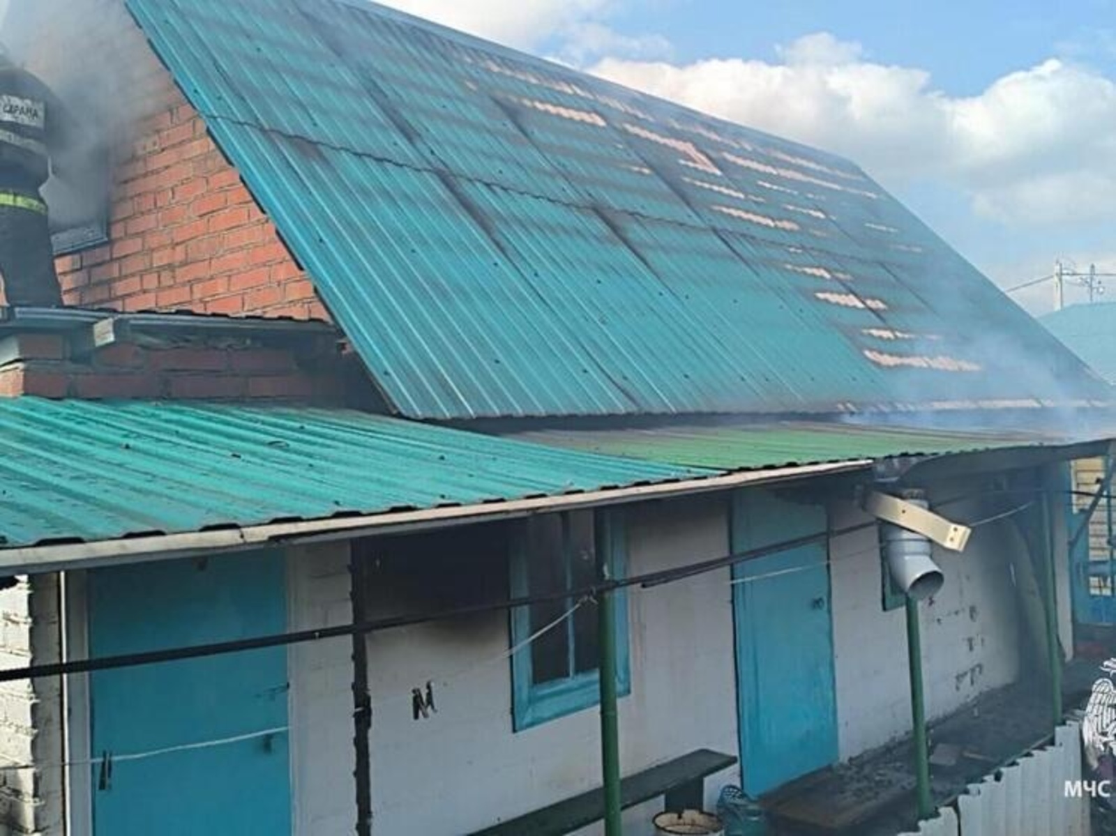 Отважная пенсионерка из Кумертау бросилась тушить пожар голыми руками