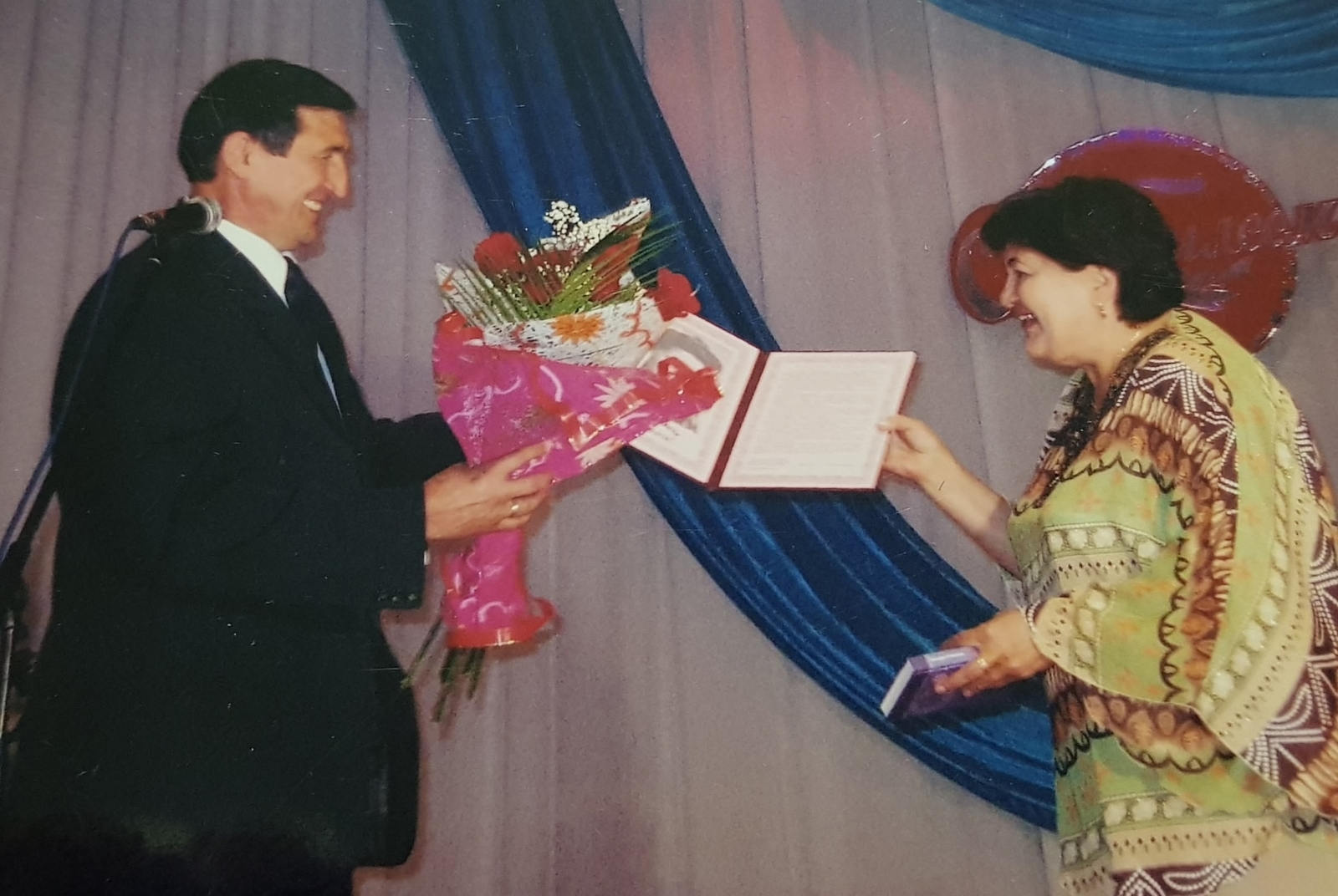 Үҙенең холҡона ла хыянат итмәй, тураһын әйтә