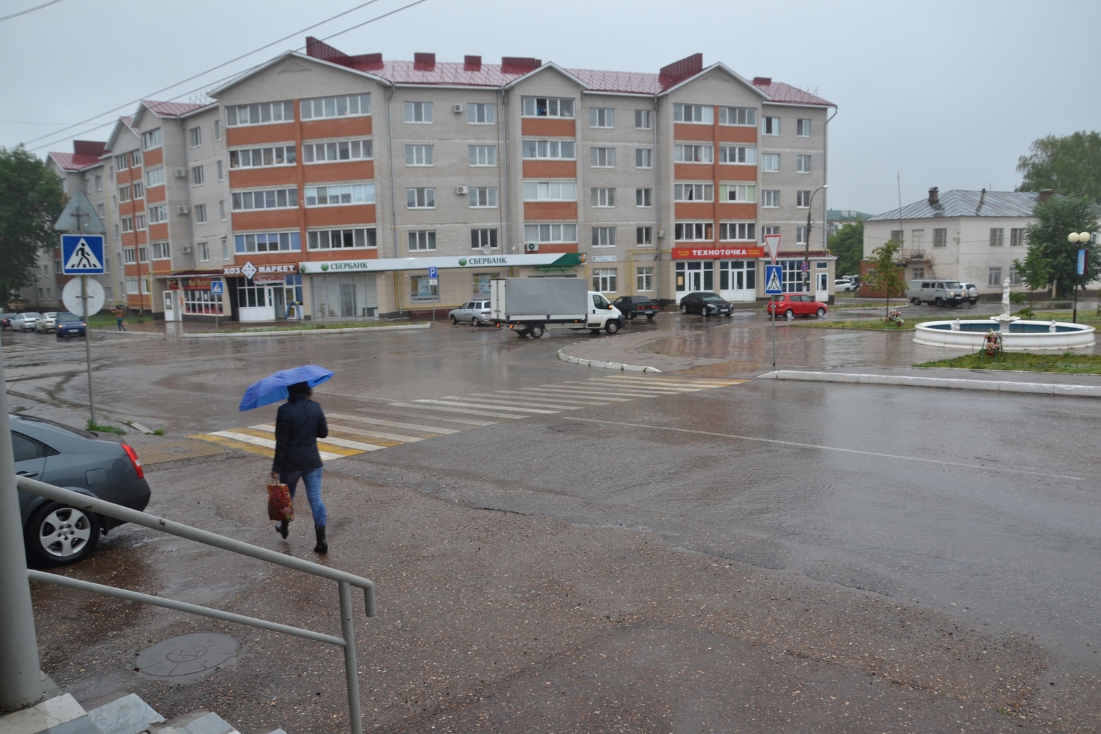 На смену знойным выходным придёт холодный фронт