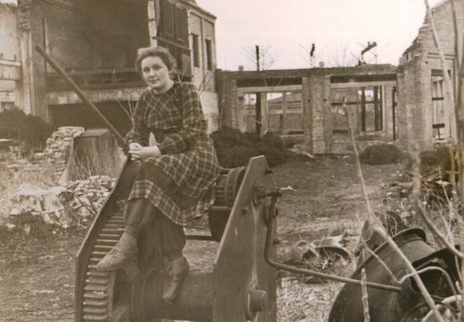 Завод в Кумертау находился вдали от города, транспорт туда ходил так редко...