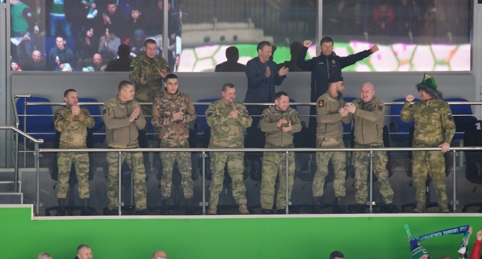Бойцы башкирских батальонов посетили в Уфе матч «Салавата Юлаева» с «Адмиралом»