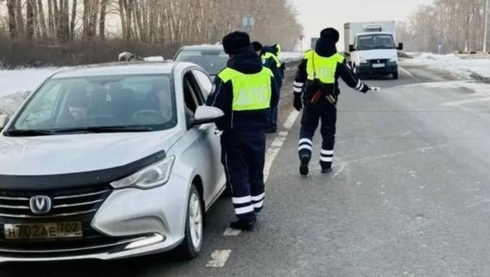 На трассе Уфа-Оренбург в Башкирии массово останавливают водителей