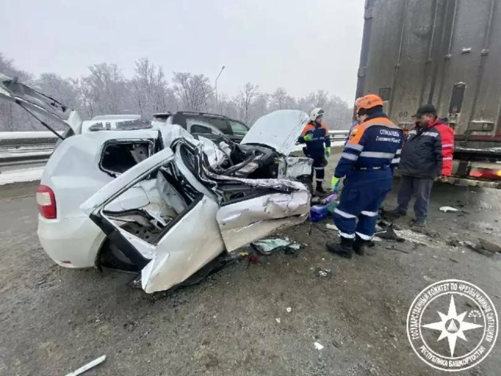 Женщина и 10-летний ребенок пострадали в аварии с фурой в Башкирии