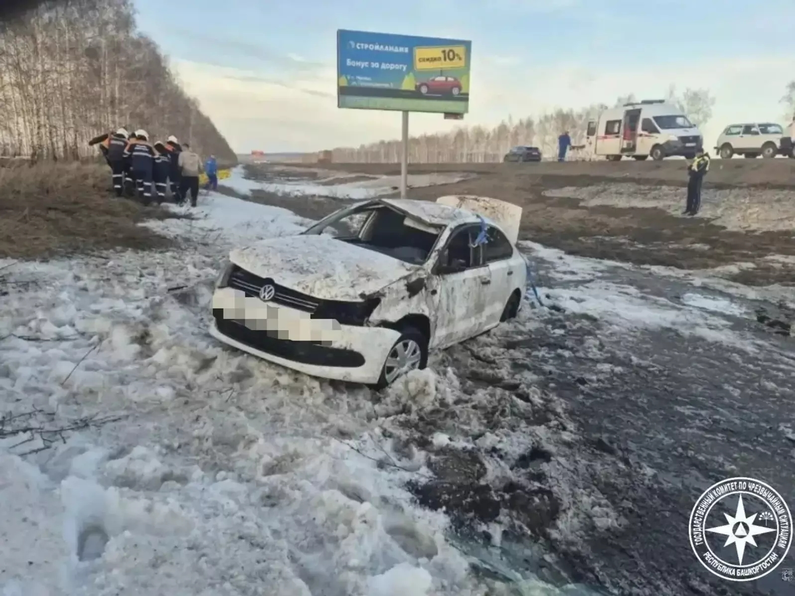 В Башкирии 30-летняя женщина опрокинула автомобиль