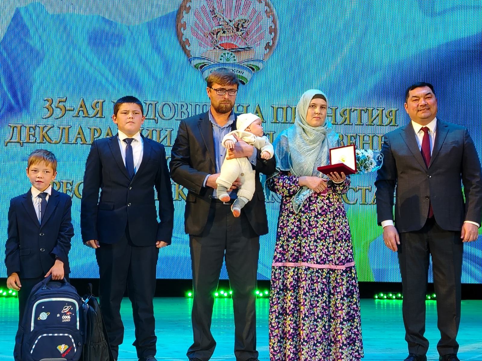 Куюргазинцам вручили госнаграды в преддверии Дня Республики