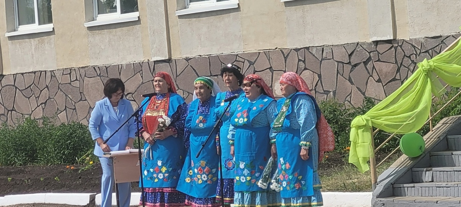 Из стен данного учреждения выйдет ещё ни одна плеяда выдающихся людей!