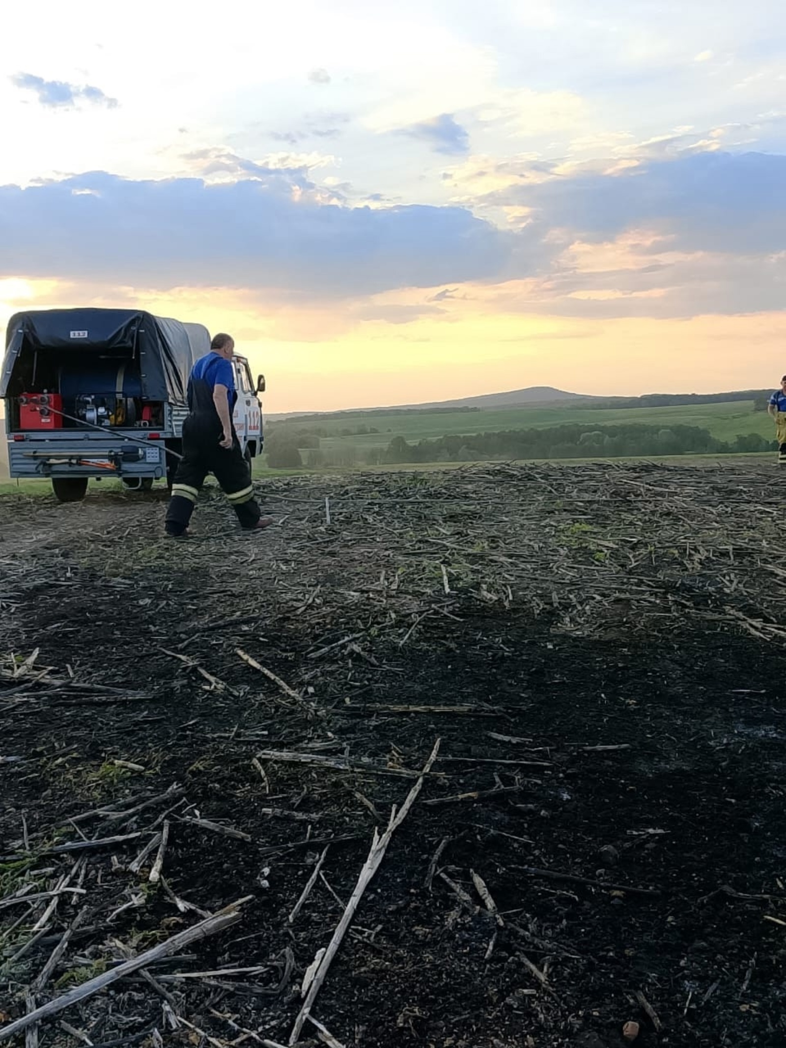 В Бахмуте горело поле