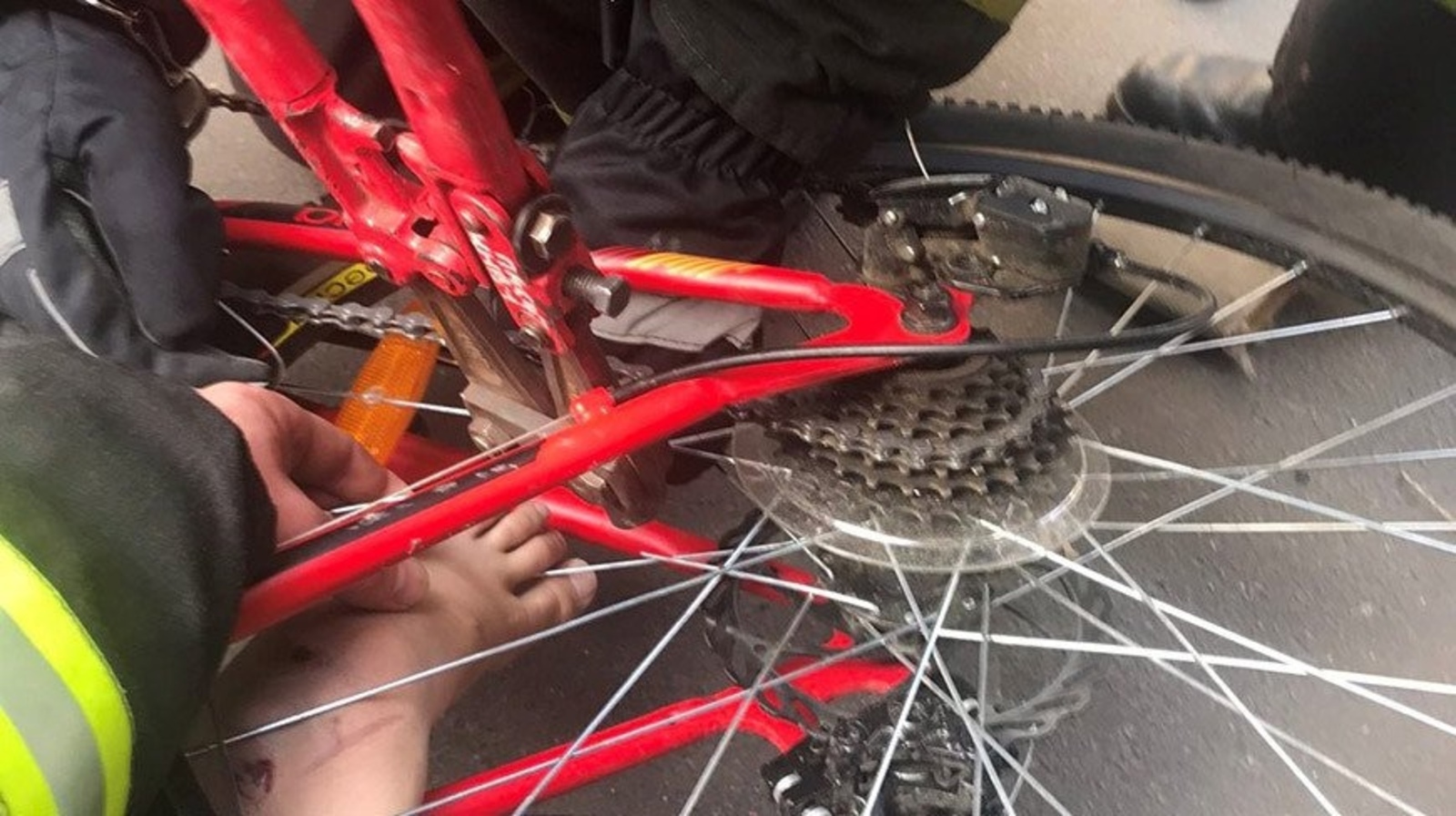 В Куюргазинском районе по вине отца ногу 6-летней девочки затянуло в колесо велосипеда