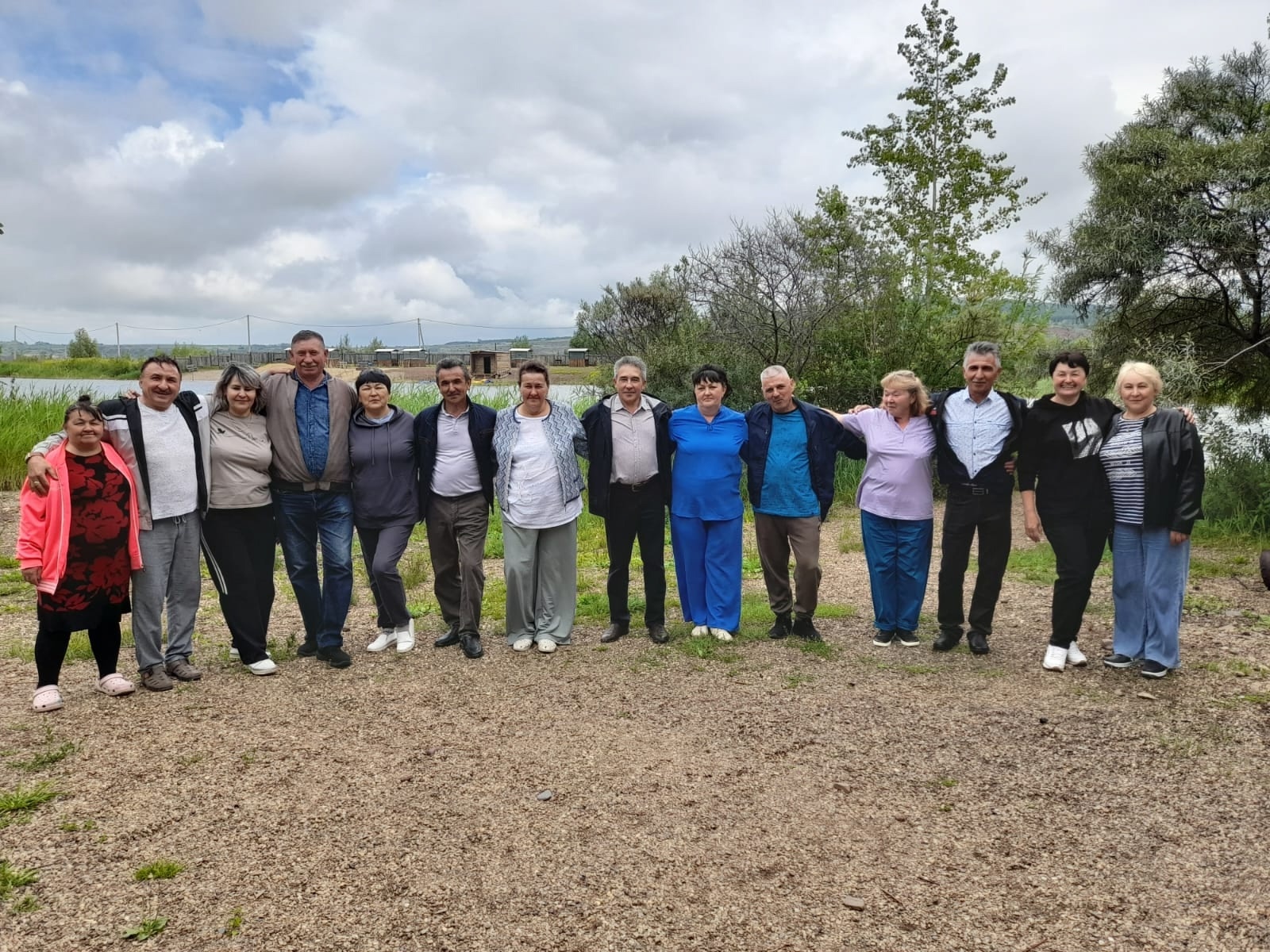 Һағынышып осраштылар