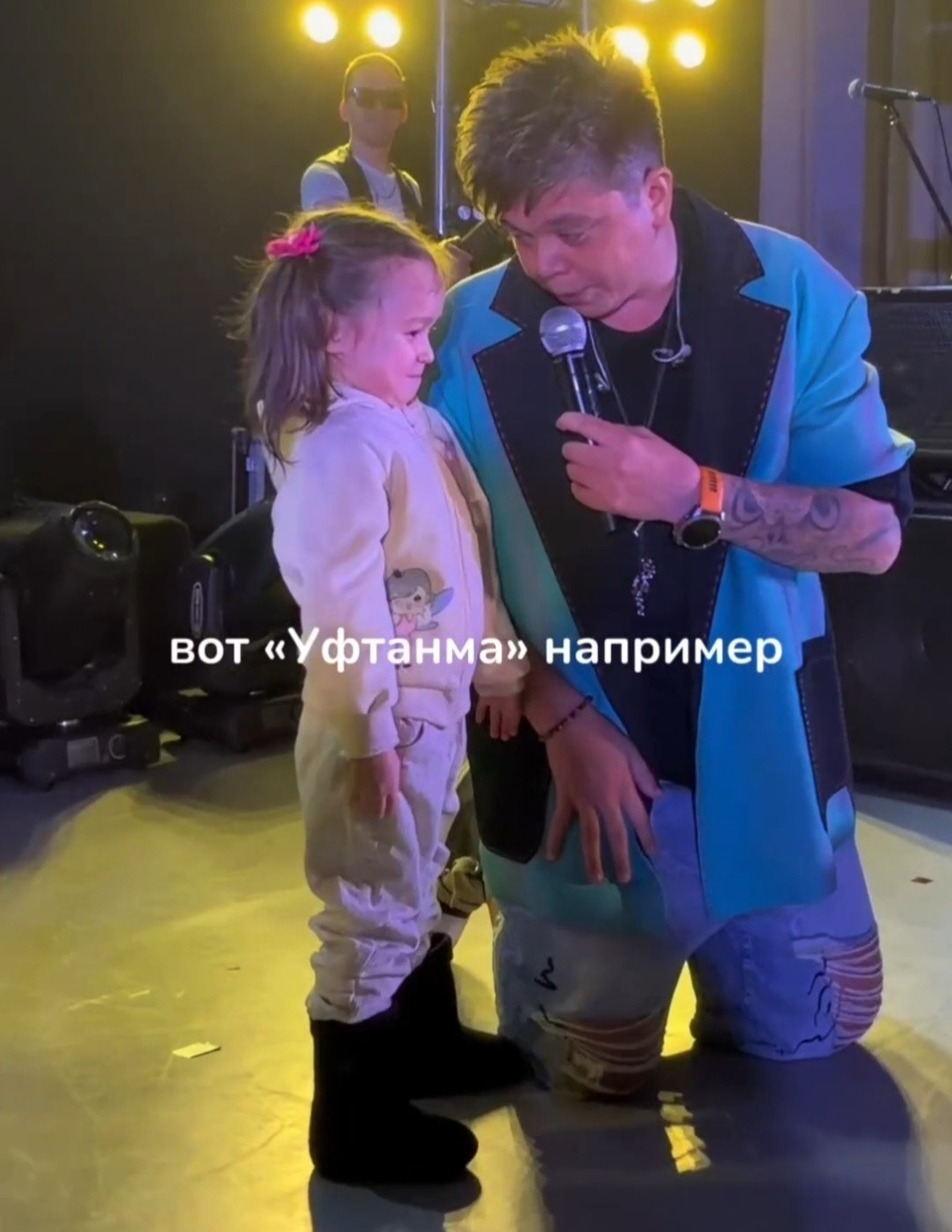 На концерте в Кумертау Элвин Грей спел с четырехлетней фанаткой