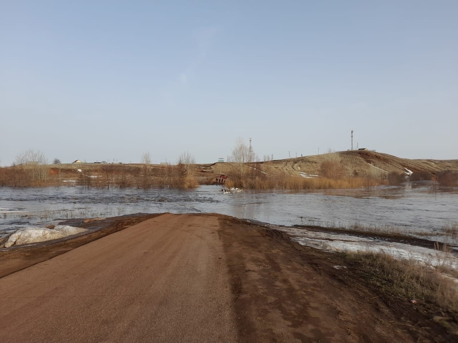 Мост на дороге к селу Якутово в Куюргазинском районе – на контроле
