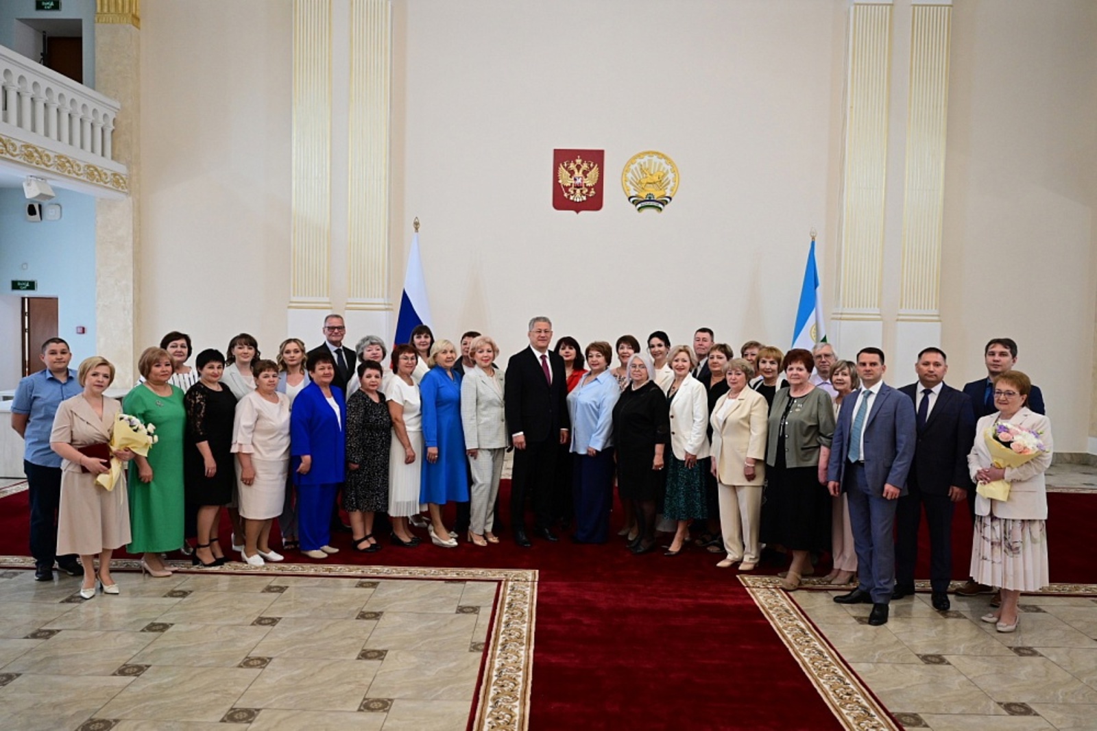 Радий Хабиров вручил государственные награды работникам социальной сферы