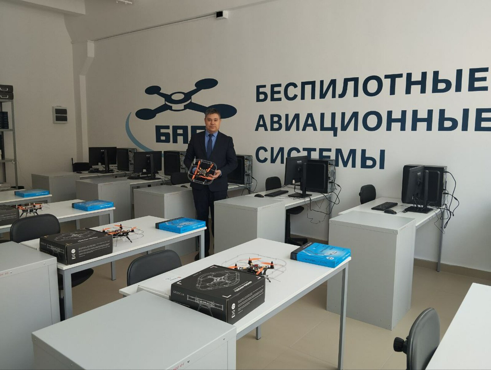 Үҫкәс, оператор булам