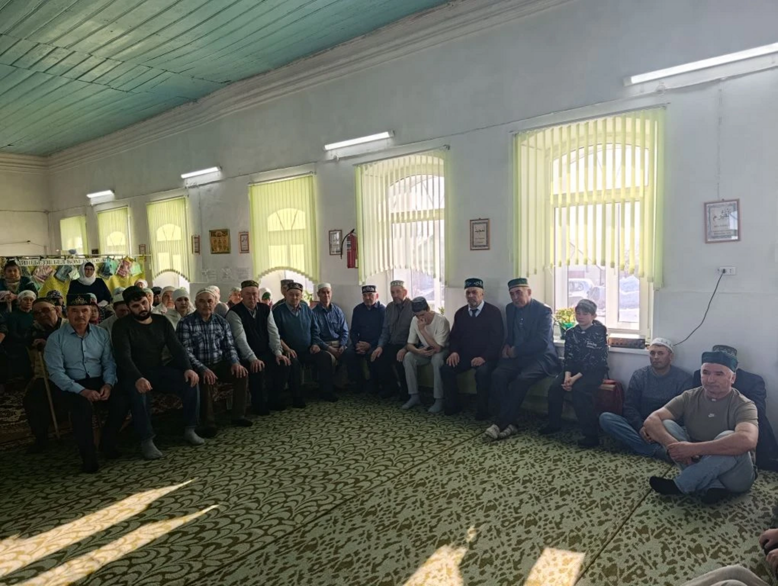 Аҡ мәсеттә - аҡ хистәр