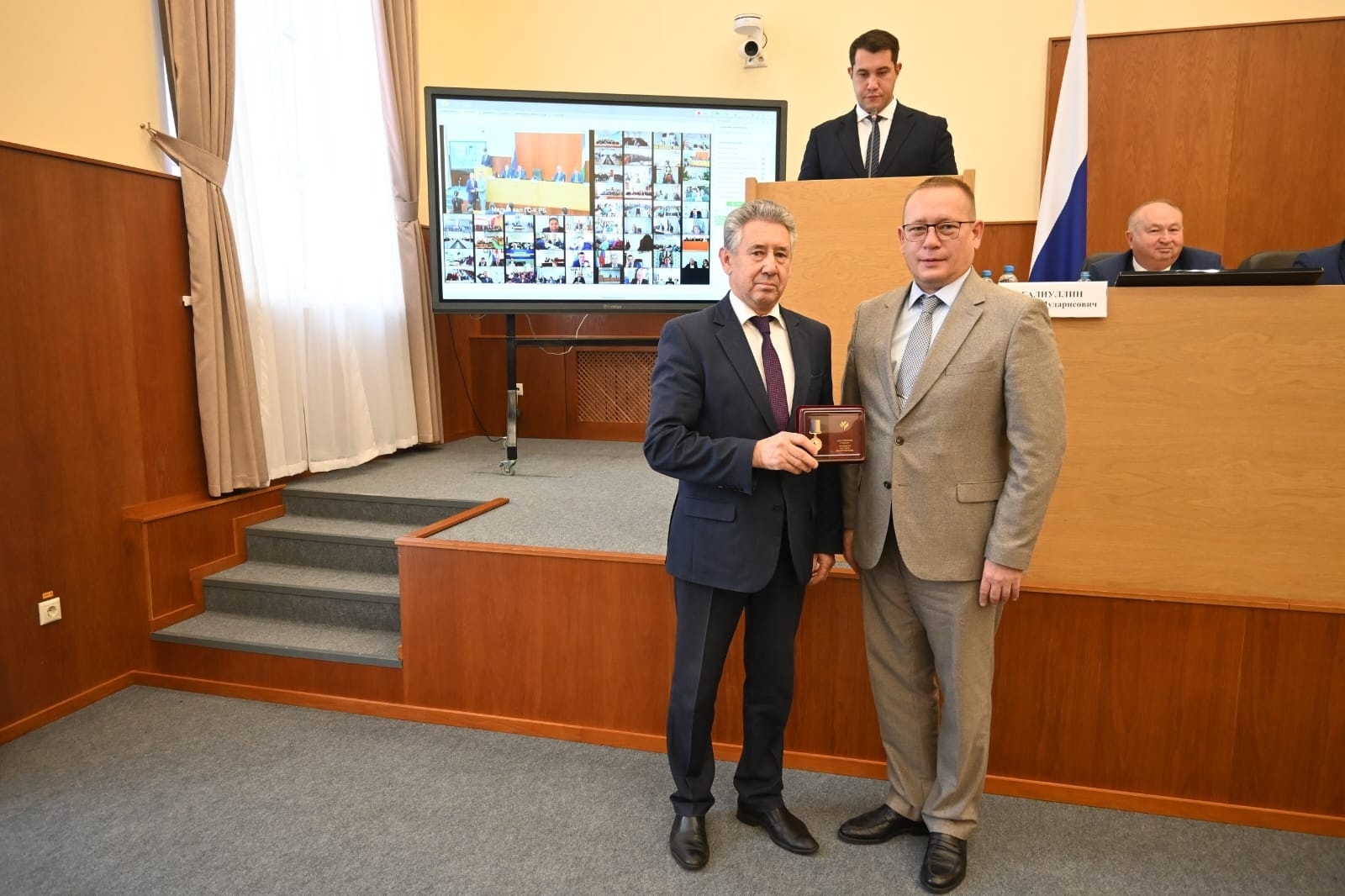 От всего сердца поздравляем уважаемого Ахата Ахтямовича с заслуженной наградой!