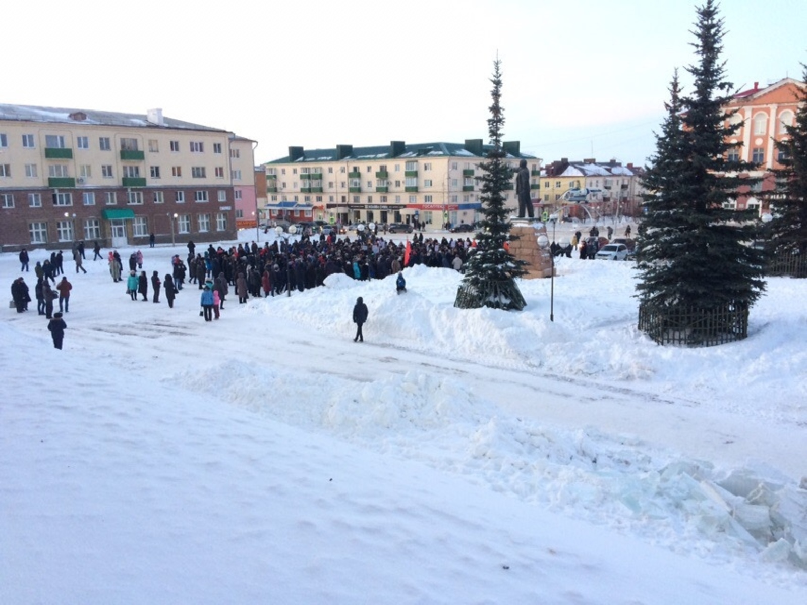 Коммунистар Күмертауҙа митинг үткәрҙе